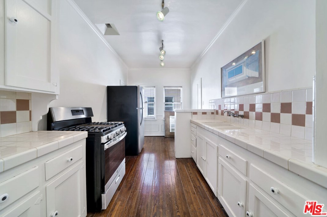 346 Gardner St, Los Angeles CA  90046-6516 exterior