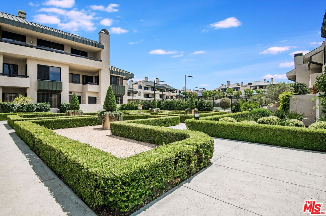 2228 Century Hl, Los Angeles CA  90067-3505 exterior