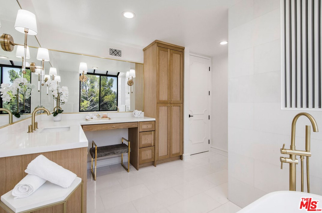 2228 Century Hl, Los Angeles CA  90067-3505 exterior