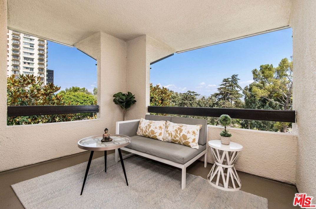 2228 Century Hl, Los Angeles CA  90067-3505 exterior