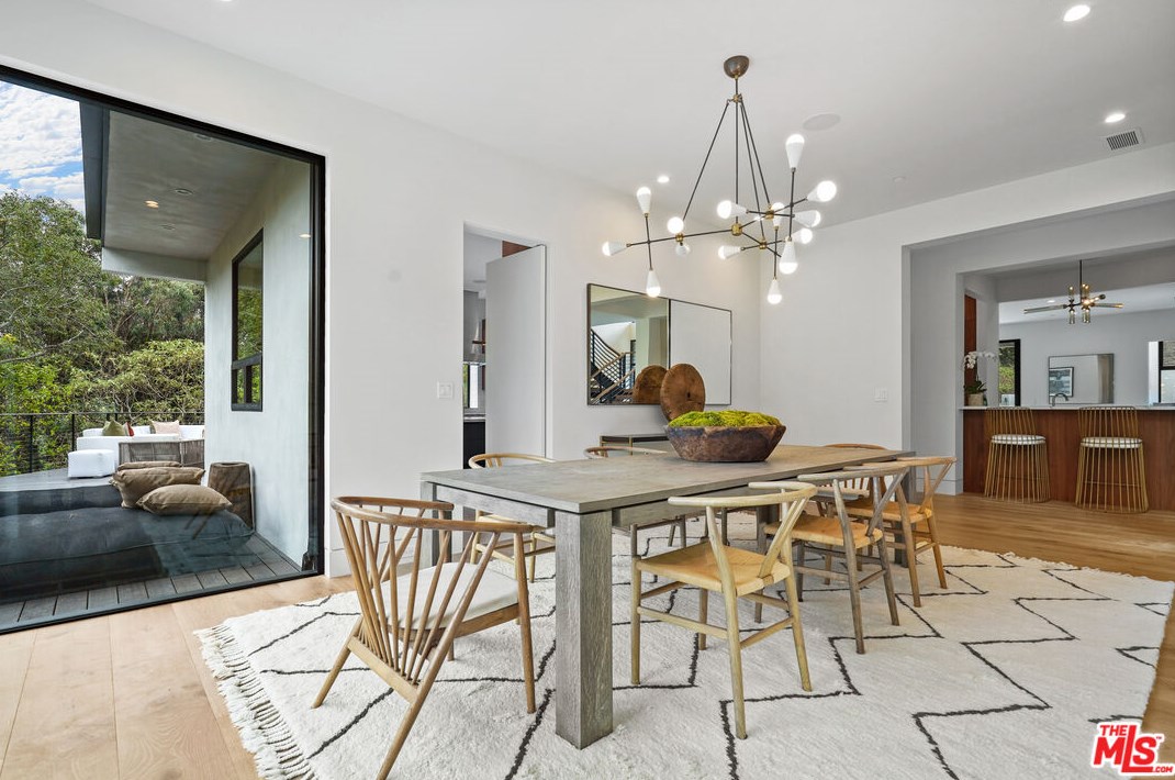 1056 Carrara Pl, Los Angeles CA  90049-1300 exterior