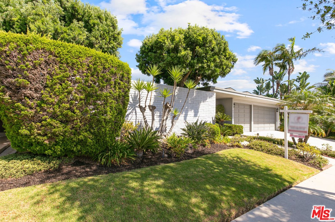 6412 Holt Ave, Los Angeles, CA 90056-2208