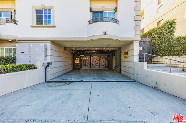 722 Oxford Ave, Los Angeles, CA 90005-2996