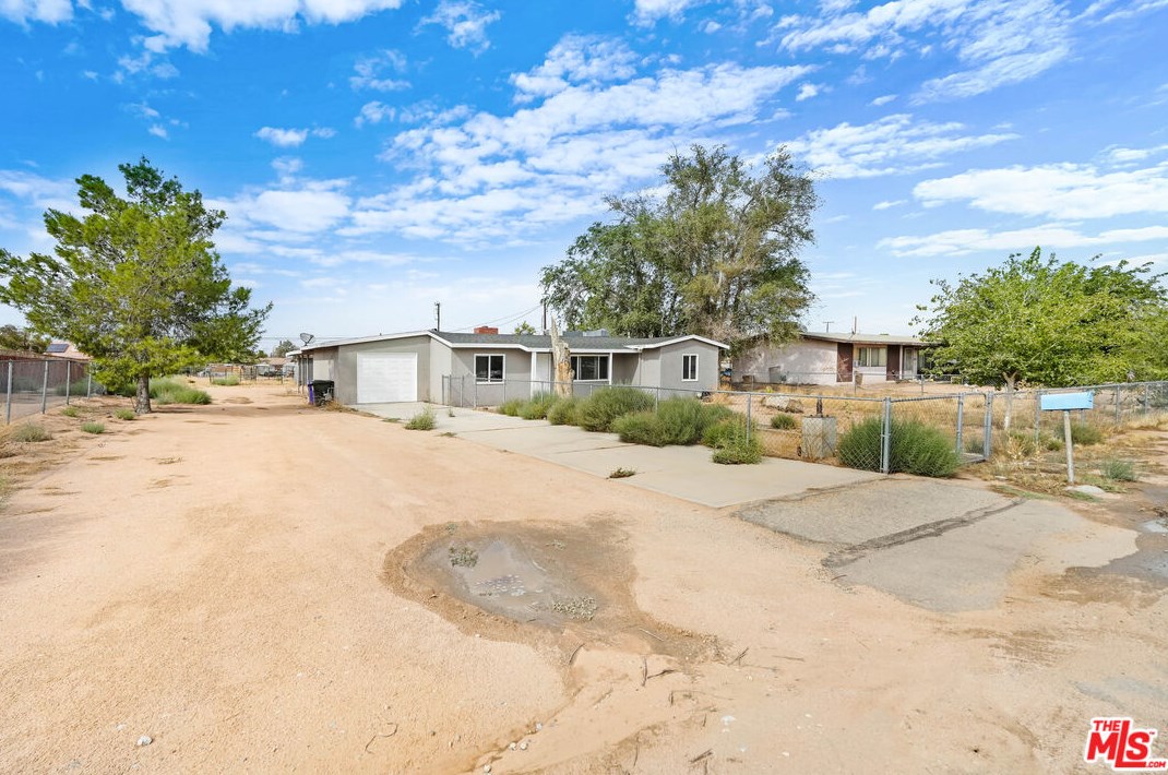 21856 Hurons Ave, Apple Valley, CA 92307