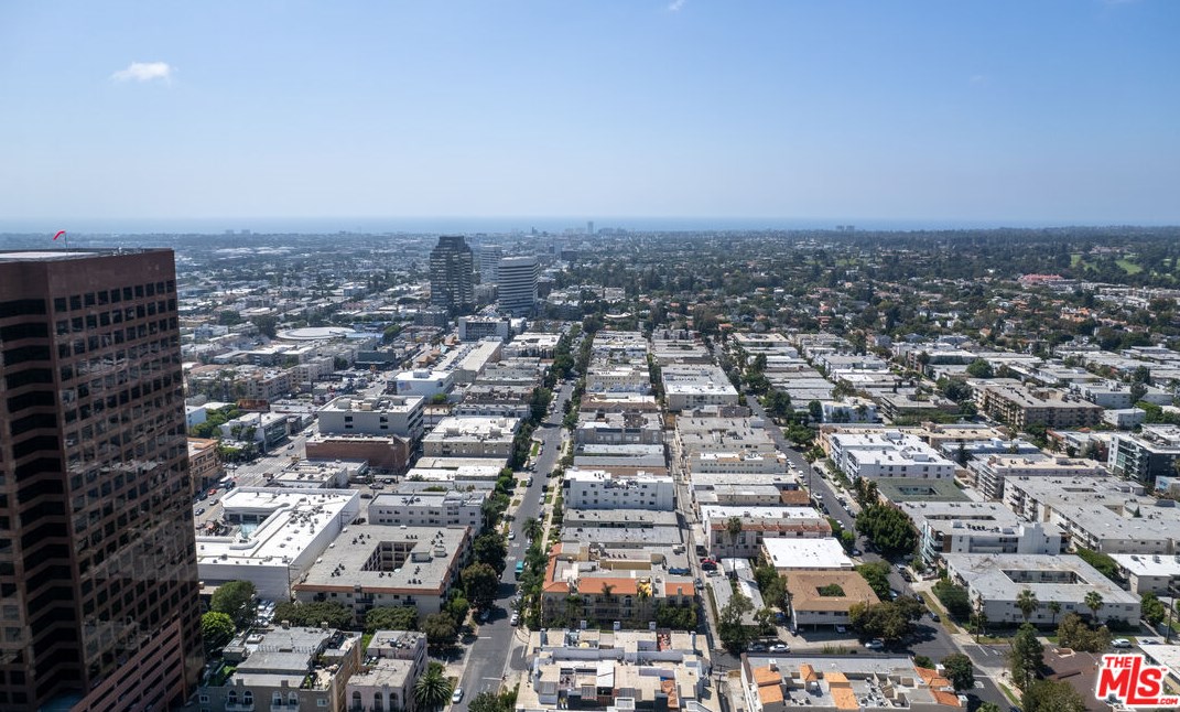 1120 Granville Ave, Los Angeles CA  90049-6037 exterior
