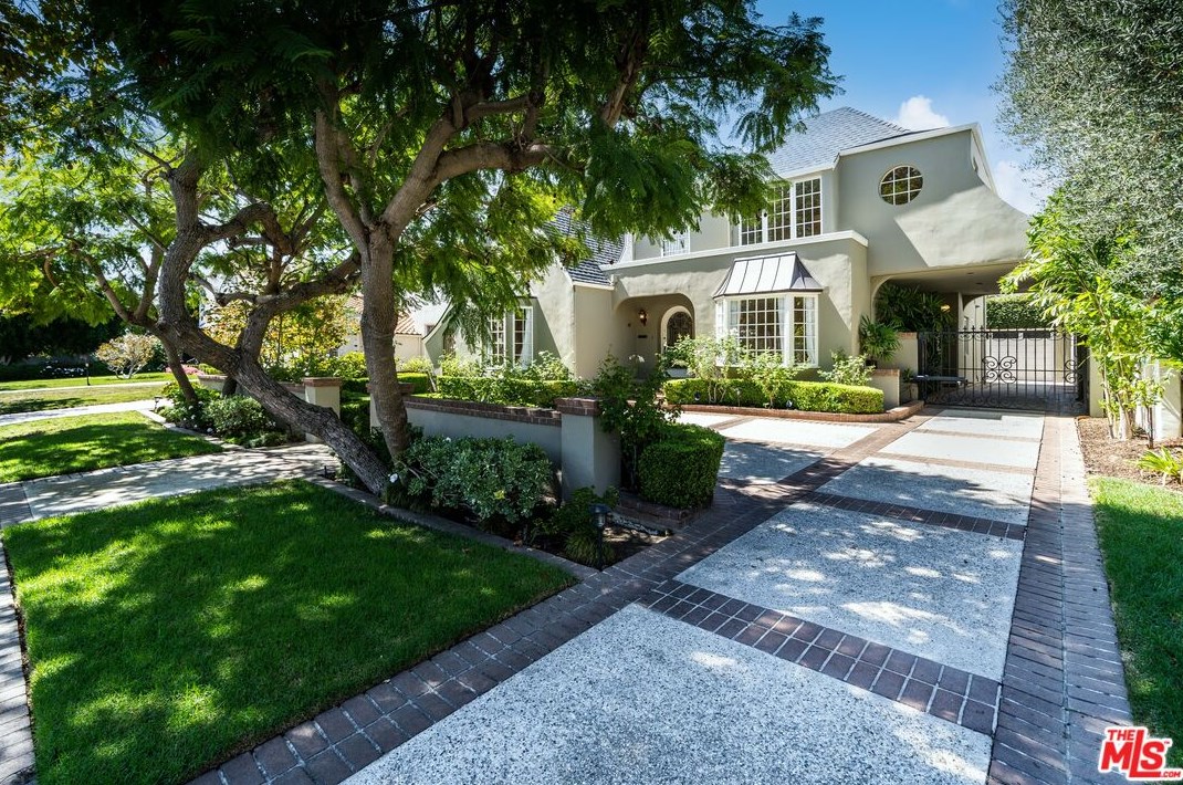 215 Mccarty Dr, Beverly Hills, CA 90212-3701