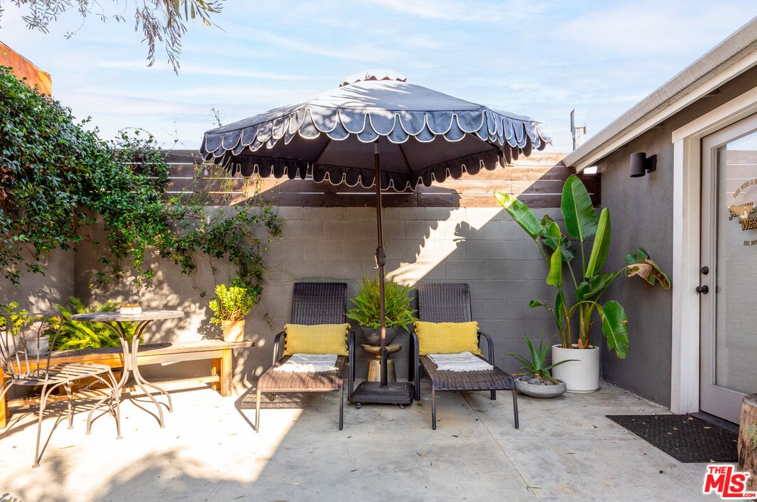 1364 Keniston Ave, Los Angeles CA  90043-3737 exterior