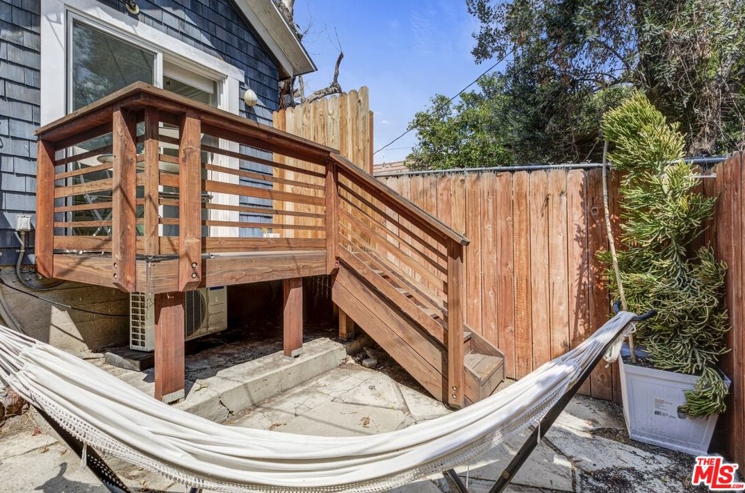 962 Maltman Ave, Los Angeles CA  90026-2712 exterior