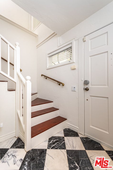2426 Beverly Glen Blvd, Los Angeles, CA 90077-2532