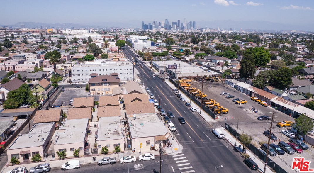 4219 Main St, Los Angeles CA  90037-2211 exterior