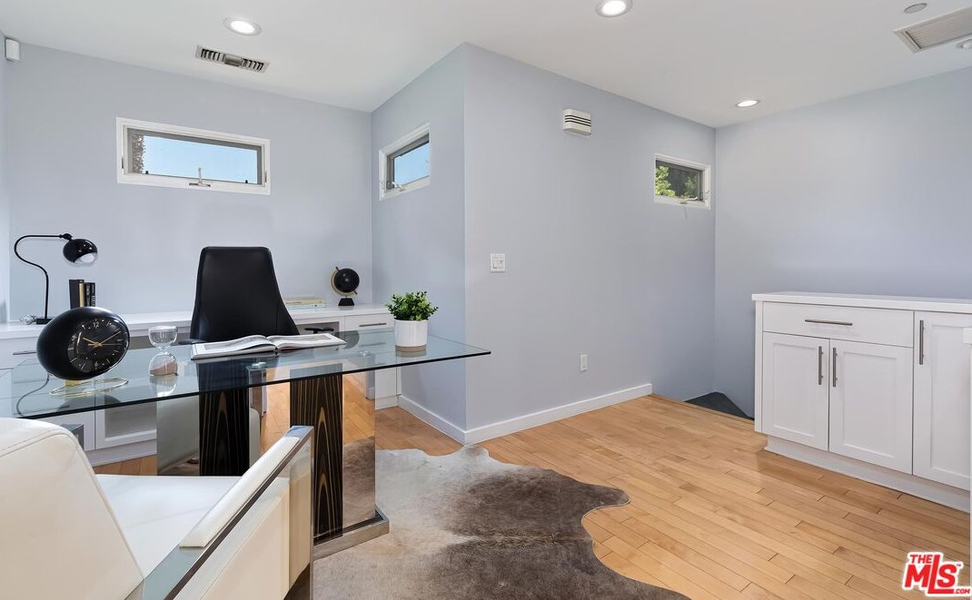 343 Huntley Ave, Los Angeles CA  90048-4703 exterior