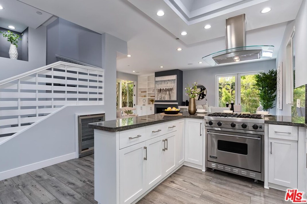 343 Huntley Ave, Los Angeles CA  90048-4703 exterior