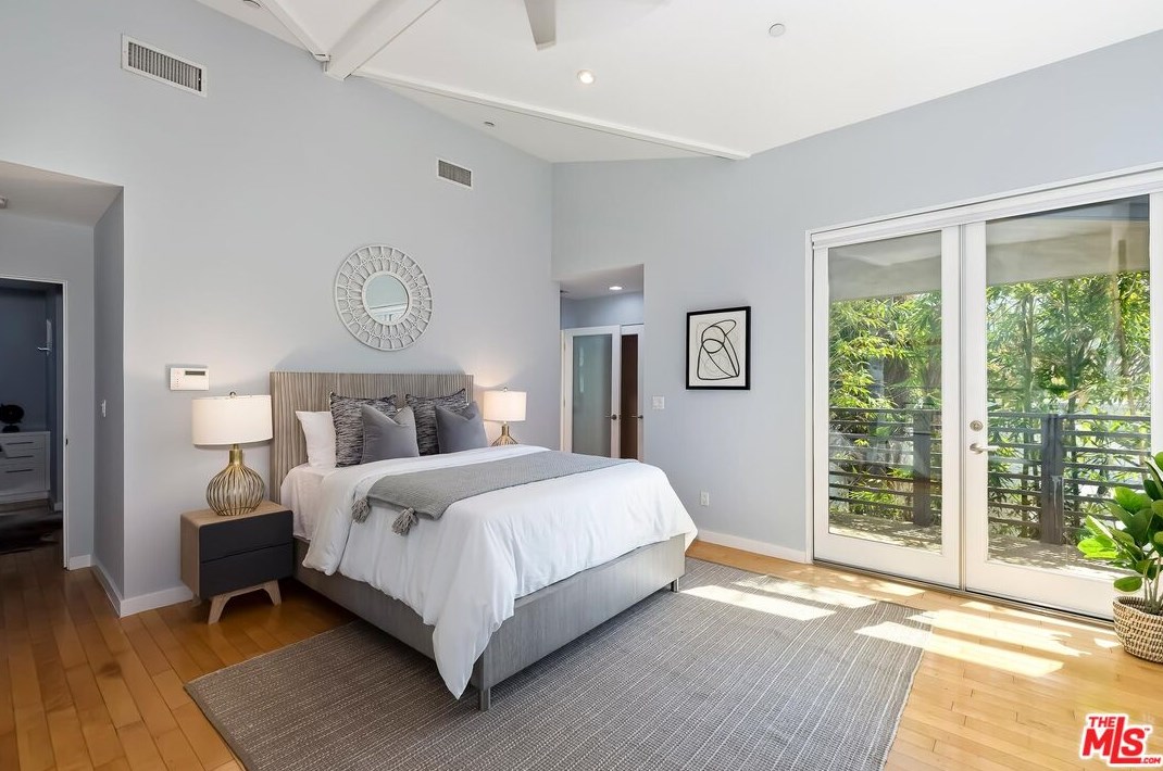 343 Huntley Ave, Los Angeles CA  90048-4703 exterior