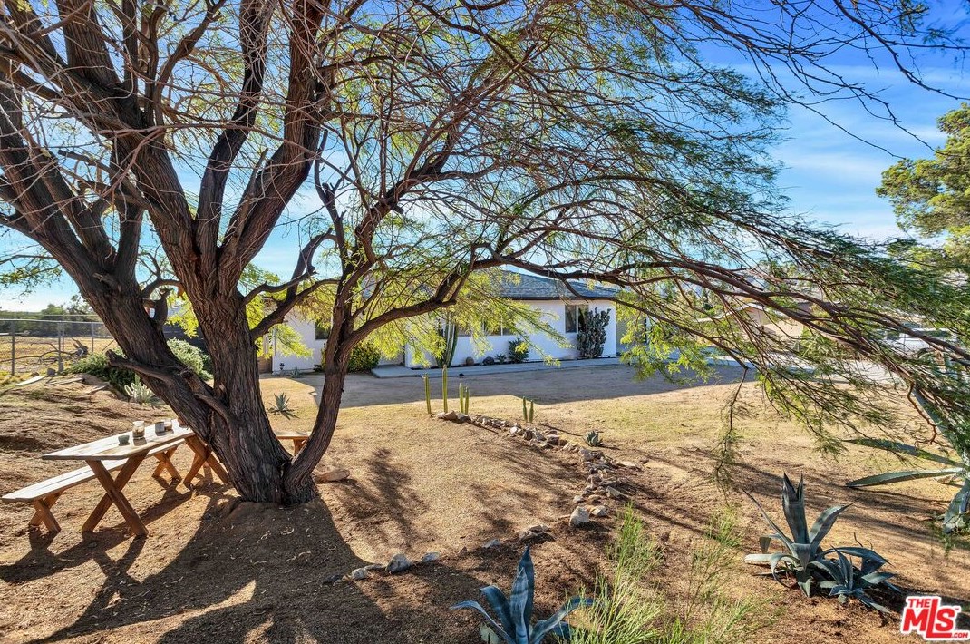 7432 Aster Ave, Yucca Valley, CA 92284-3707