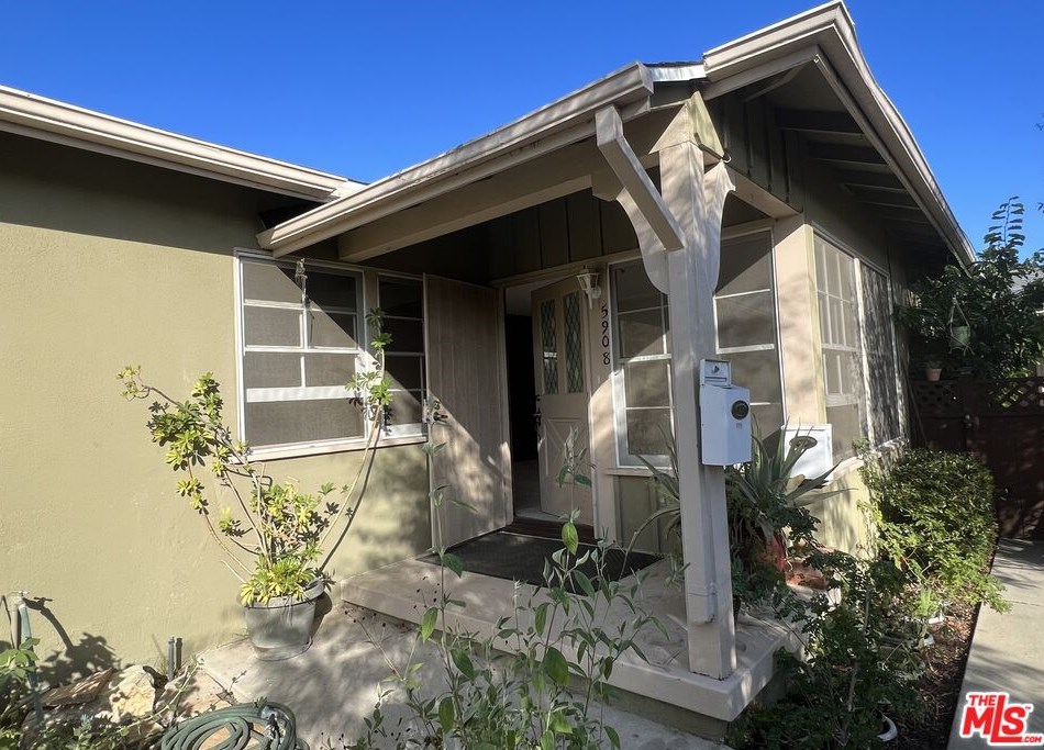 5908 La Tijera Blvd, Los Angeles CA  90056-1734 exterior