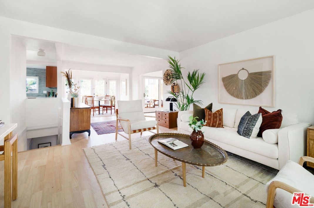 1425 Angelus Ave, Los Angeles, CA 90026-2208
