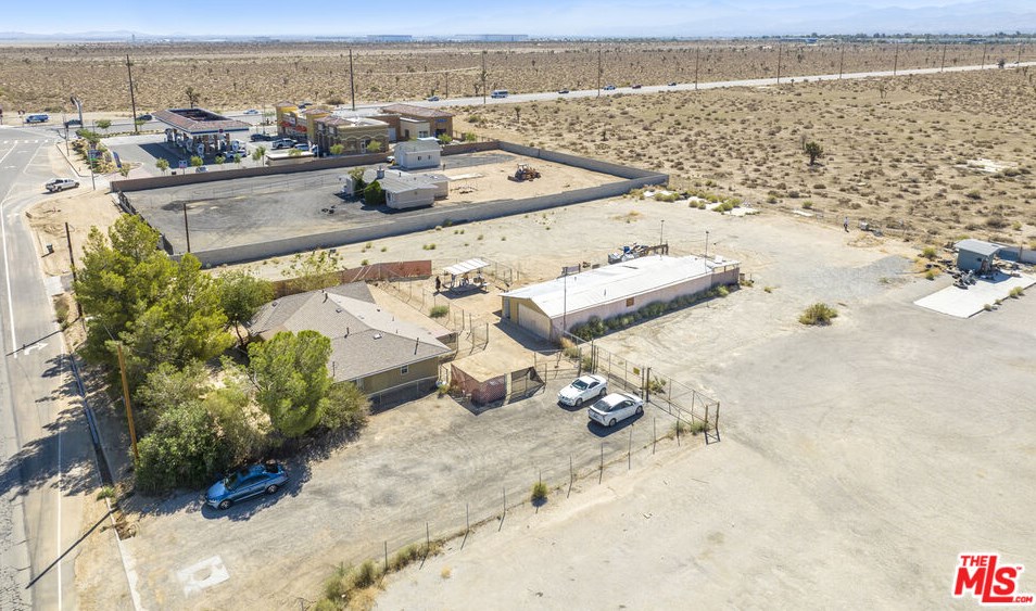 1056 Avenue, Palmdale CA  93551-7711 exterior