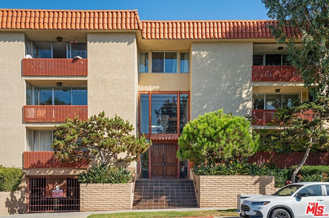 5875 Doverwood Dr, Los Angeles, CA 90230-7214