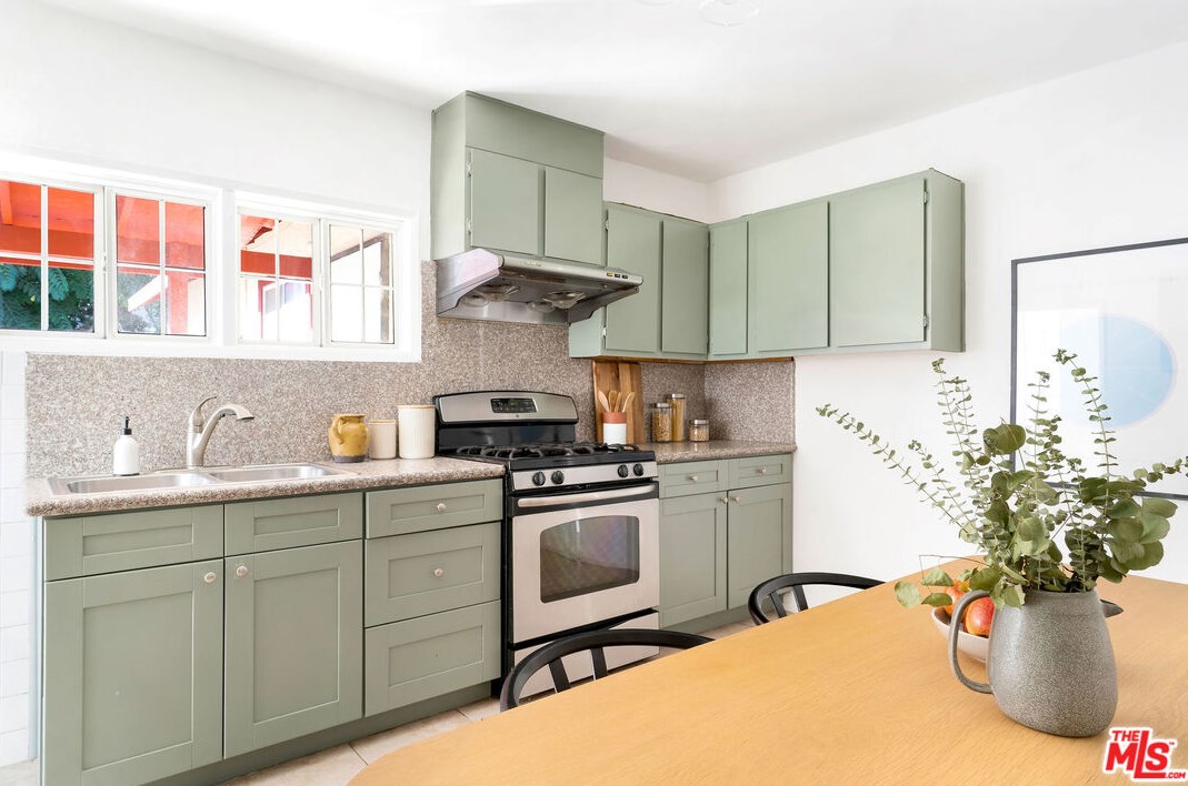 623 Laveta Ter, Los Angeles CA  90026-4303 exterior