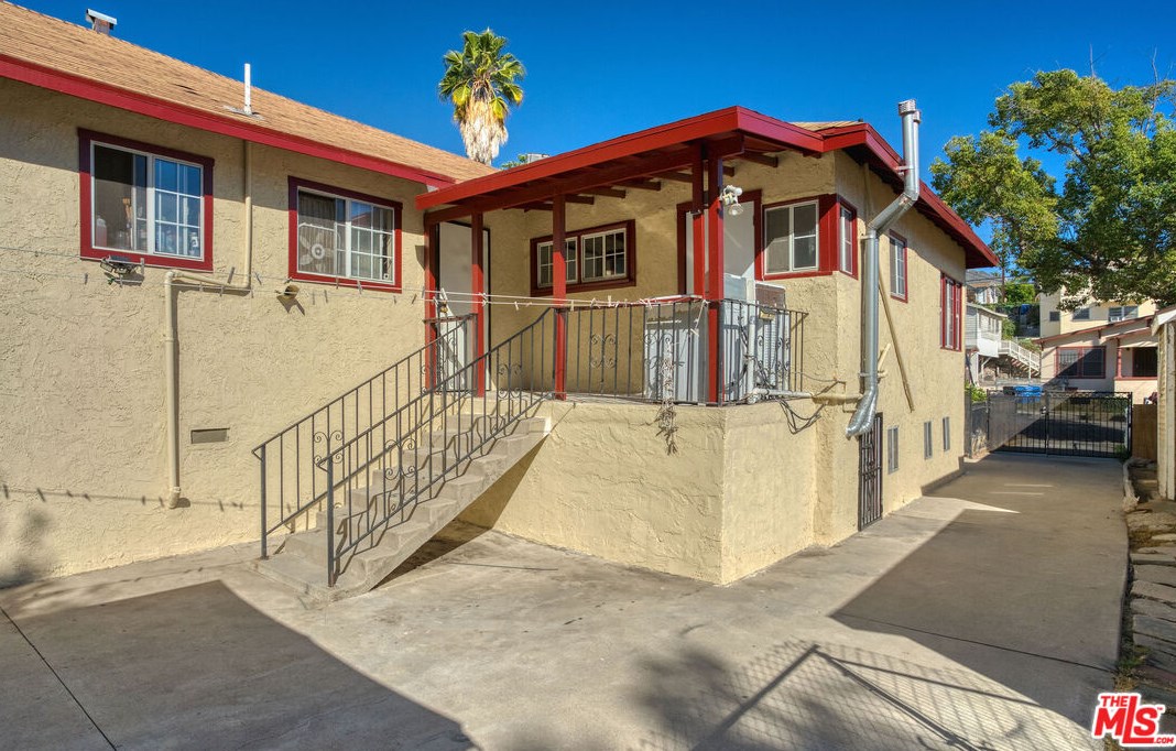 623 Laveta Ter, Los Angeles CA  90026-4303 exterior