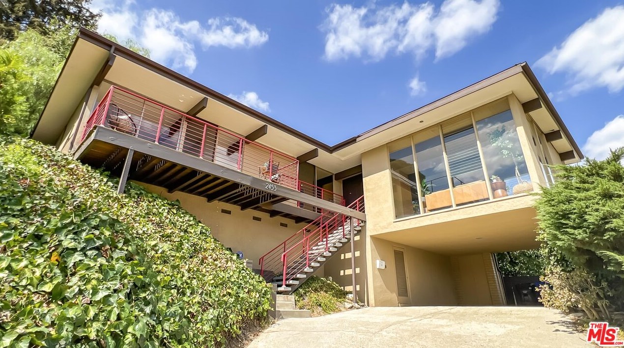 2453 Kenilworth Ave, Los Angeles, CA 90039-2648
