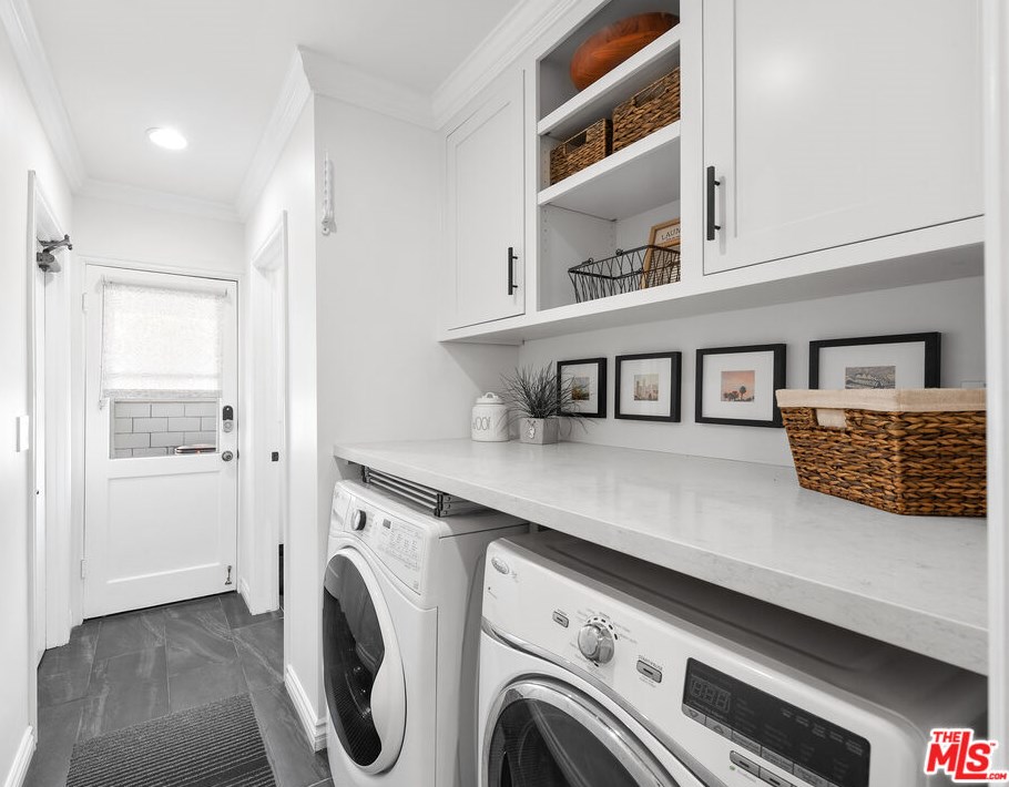 8001 Kentwood Ave, Los Angeles CA  90045-1253 exterior