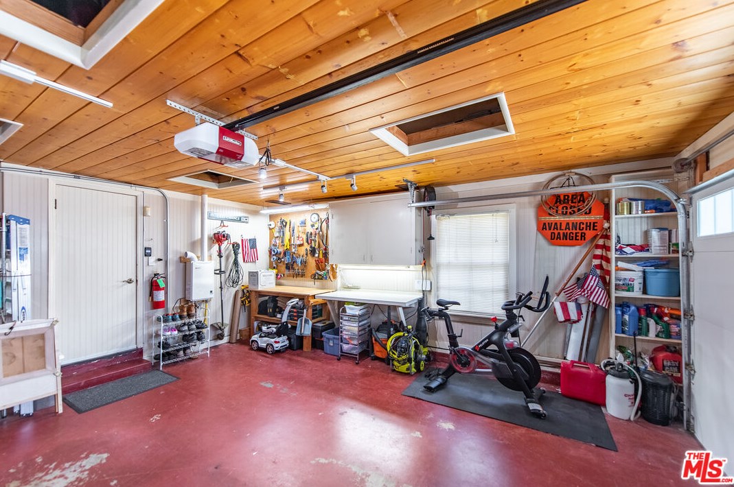 8001 Kentwood Ave, Los Angeles CA  90045-1253 exterior