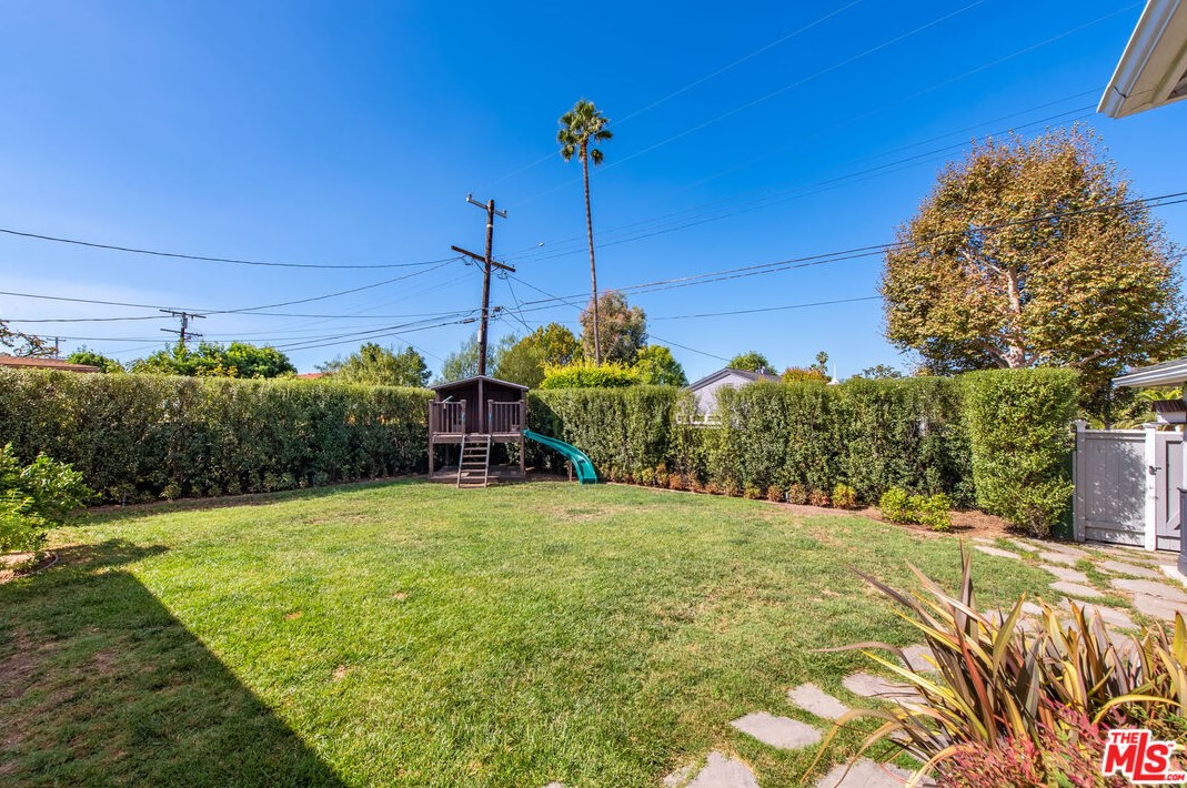 8001 Kentwood Ave, Los Angeles CA  90045-1253 exterior