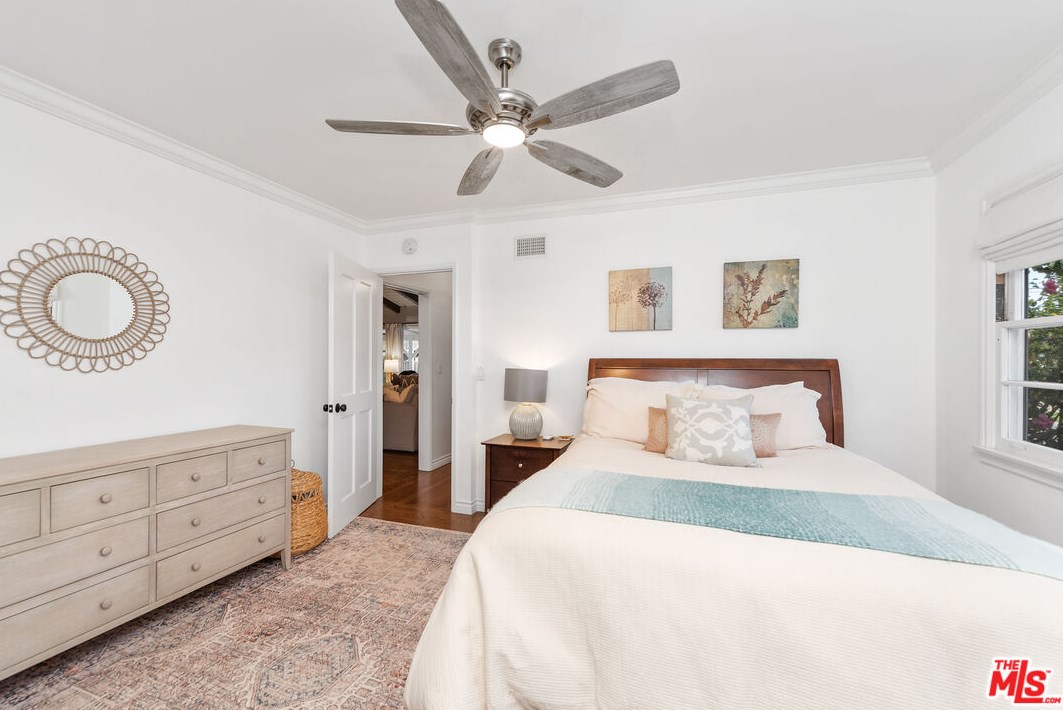 8001 Kentwood Ave, Los Angeles CA  90045-1253 exterior