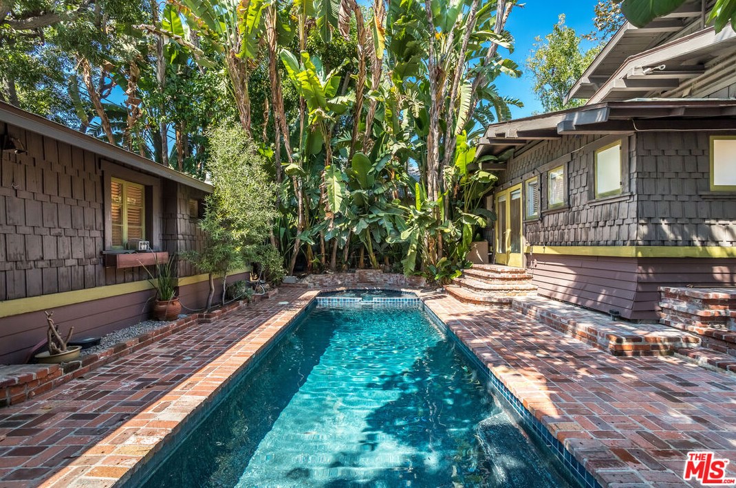 2003 Canyon Dr, Los Angeles CA  90068-3609 exterior