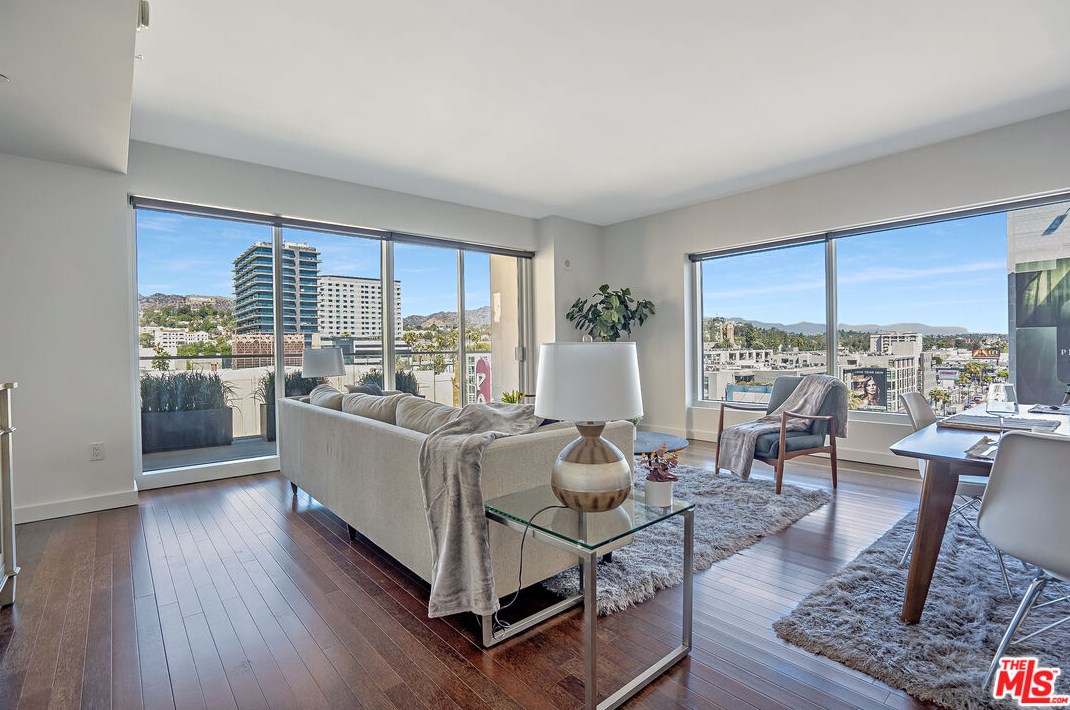 6250 Hollywood Blvd, Los Angeles CA  90028-5325 exterior