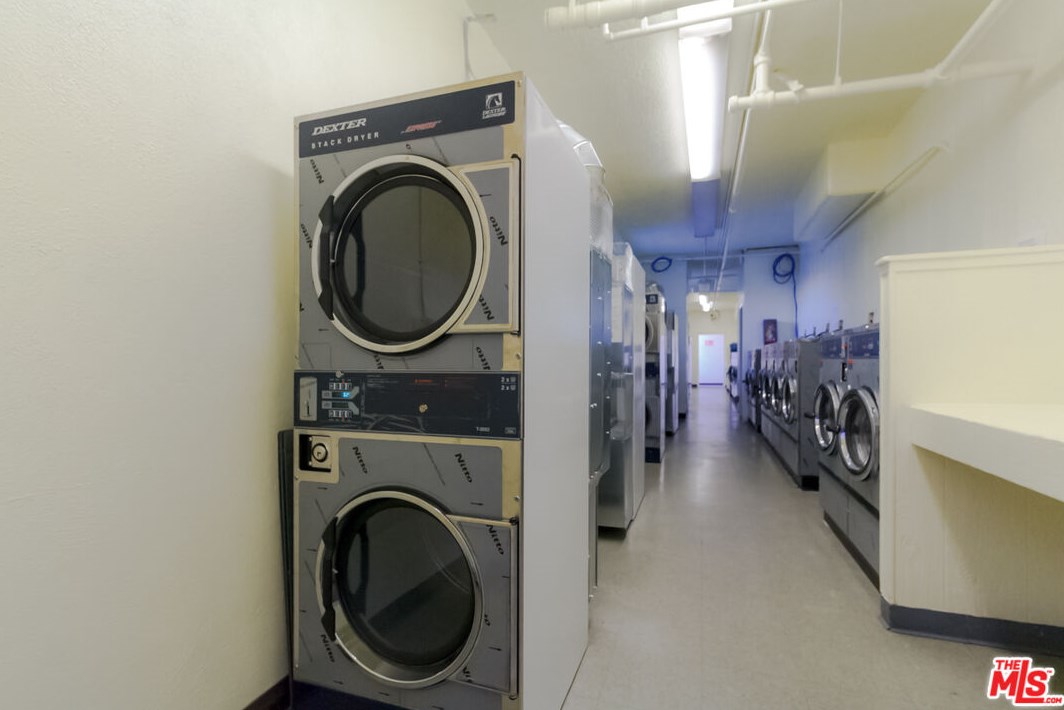 421 La Fayette Park Pl, Los Angeles CA  90026-4719 exterior