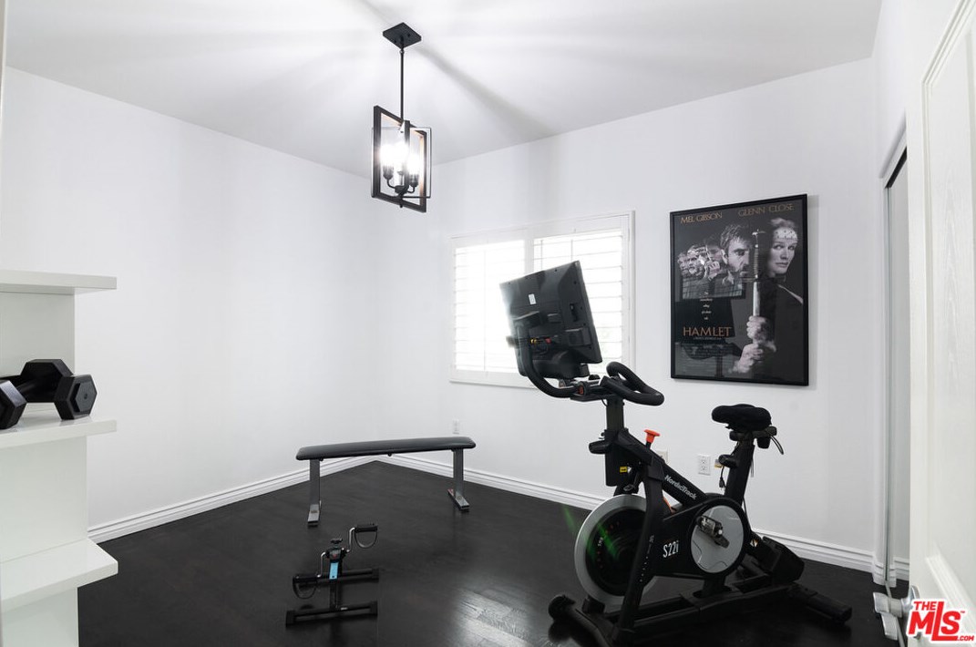 924 Palm Ave, Los Angeles CA 90069-6822 exterior