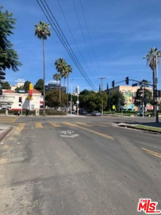 1351 Orange Dr, Los Angeles CA  90019-2903 exterior