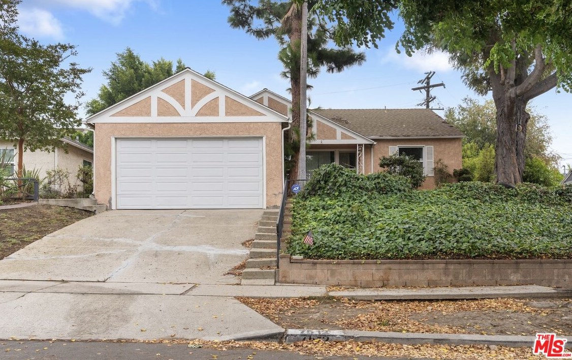 7512 Flight Ave, Los Angeles, CA 90045-1728