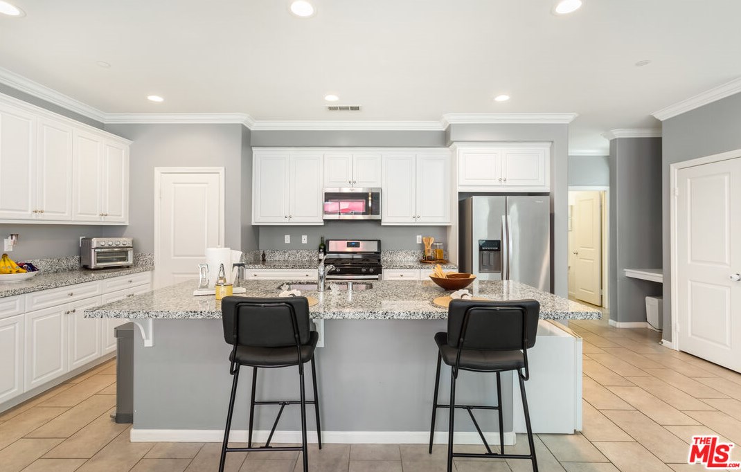 35414 Marabella Ct, Winchester CA  92596-8473 exterior