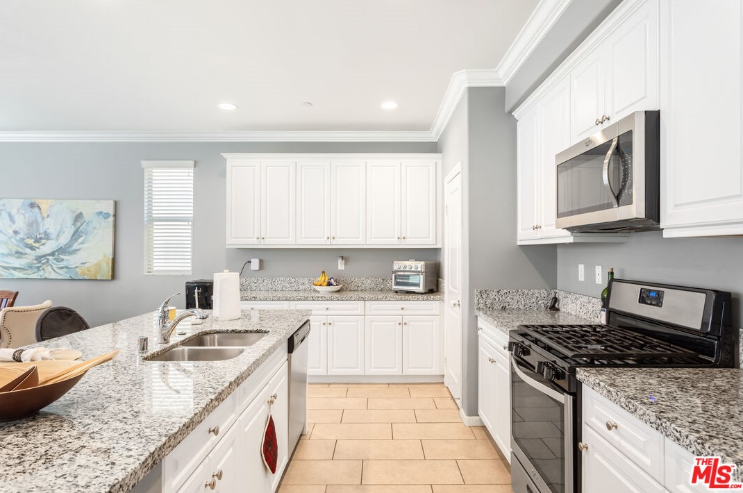 35414 Marabella Ct, Winchester CA  92596-8473 exterior