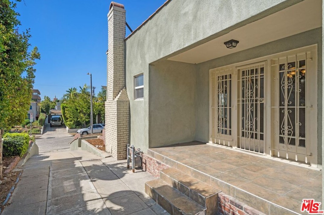 626 Gower St, Los Angeles CA  90004-1304 exterior