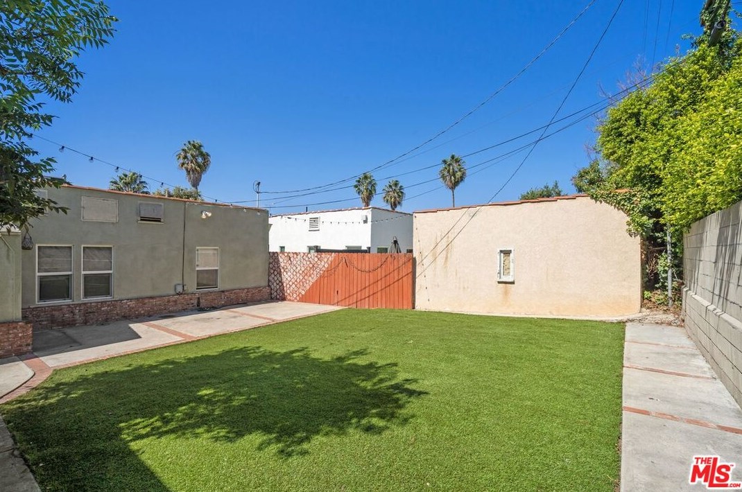 626 Gower St, Los Angeles CA  90004-1304 exterior