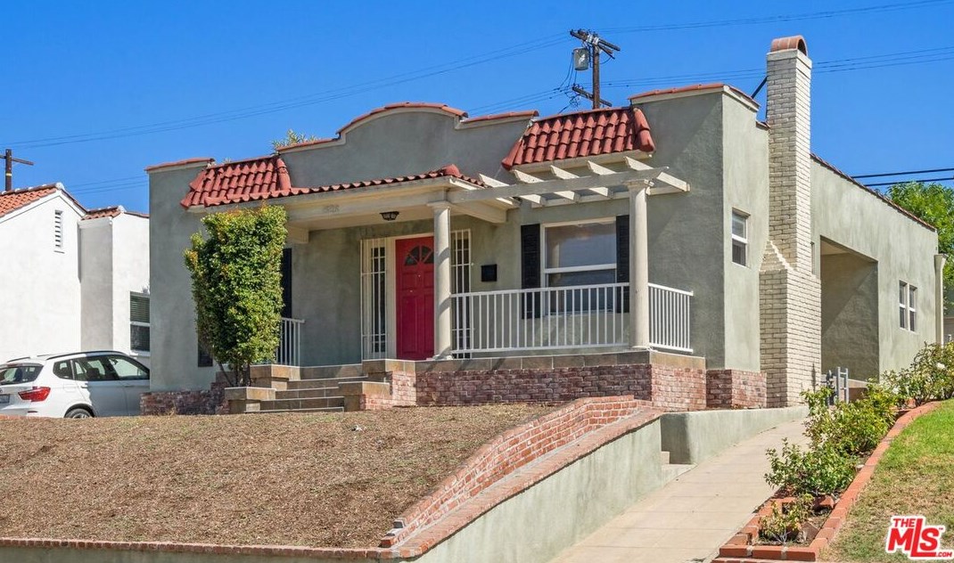 626 Gower St, Los Angeles, CA 90004-1304