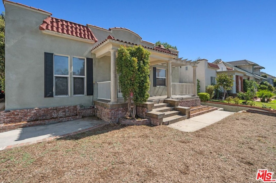 626 Gower St, Los Angeles CA  90004-1304 exterior