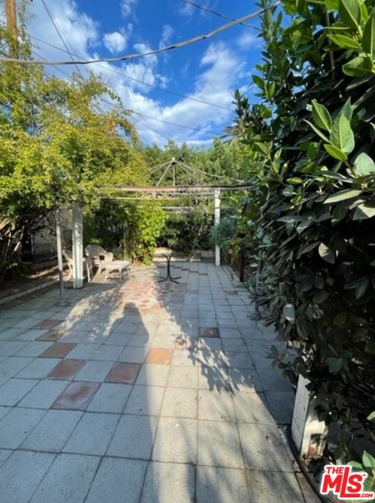 4611 Clarissa Ave, Los Angeles CA  90027-2817 exterior