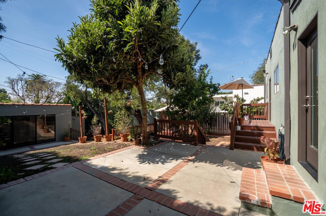 2257 Linnington Ave, Los Angeles CA  90025-5901 exterior