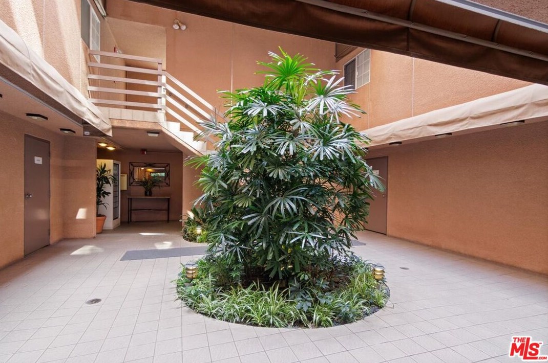 4310 Cahuenga Blvd #303, North Hollywood, CA 91602