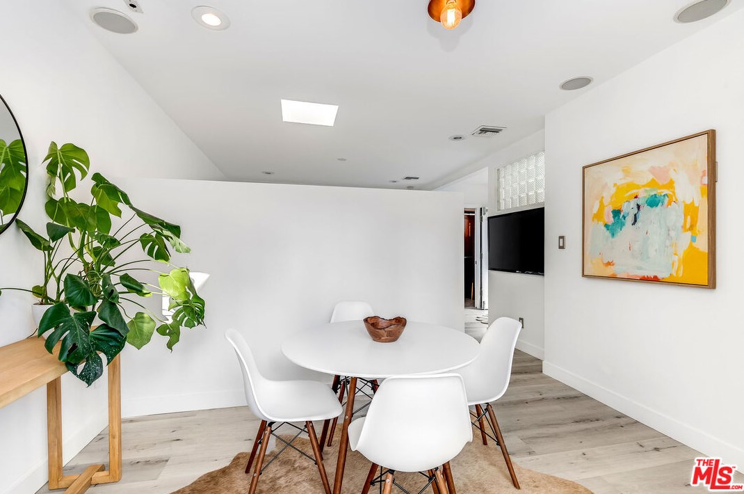 512 Gower St, Los Angeles CA  90004-1303 exterior