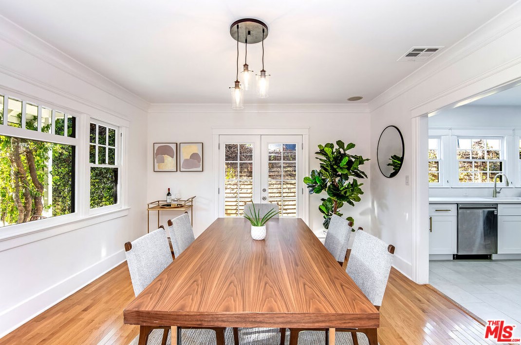 512 Gower St, Los Angeles CA  90004-1303 exterior