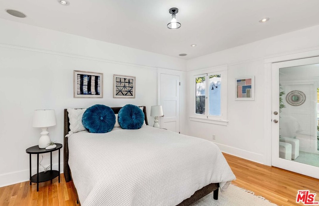512 Gower St, Los Angeles CA  90004-1303 exterior