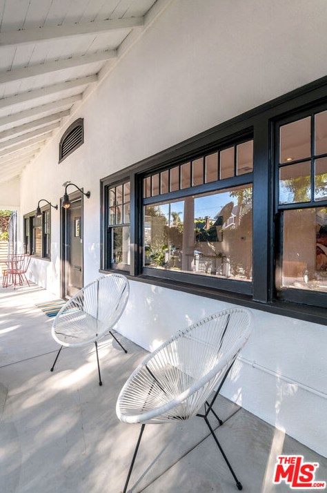 512 Gower St, Los Angeles CA  90004-1302 exterior