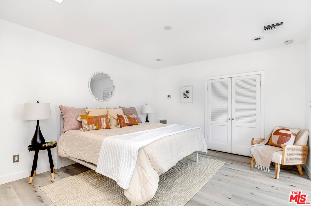 512 Gower St, Los Angeles CA  90004-1303 exterior