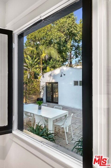 512 Gower St, Los Angeles CA  90004-1303 exterior